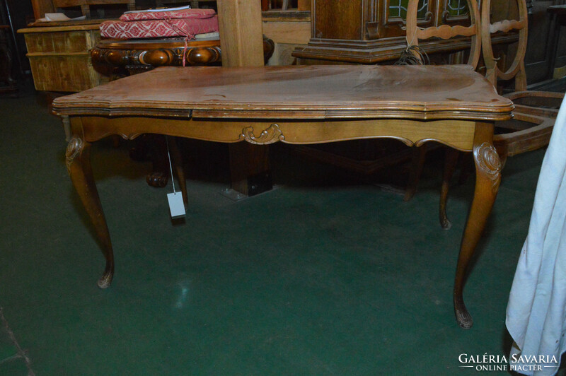 Antique neo-baroque table can be extended