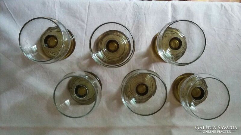 6 1/8 l glass glasses with green rings on a wooden tray