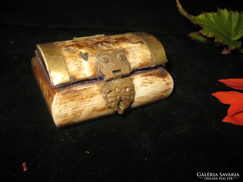 Jewelry holder carved from bone, copper hammered, 7 x 5 x 4 cm