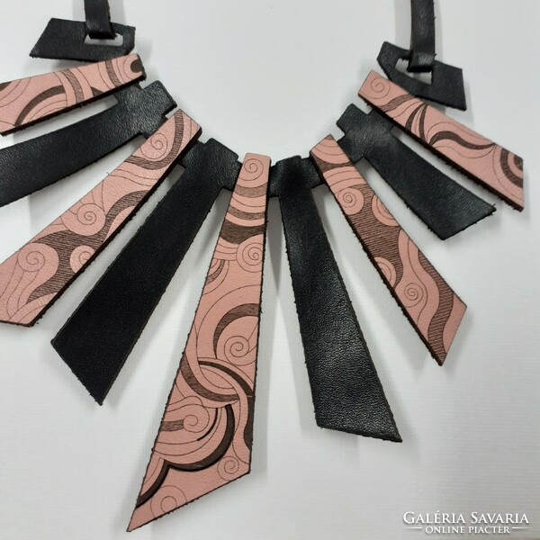 Pink-black leather design necklace