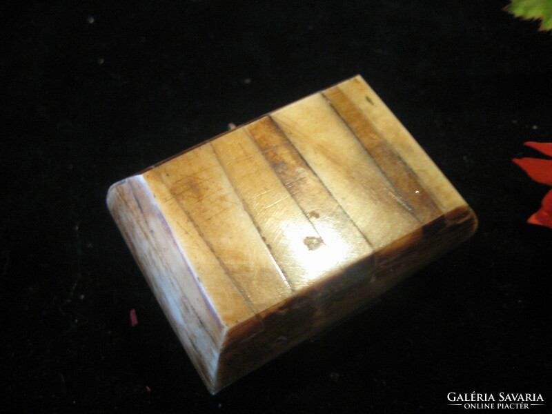 Jewelry holder carved from bone, copper hammered, 7 x 5 x 4 cm