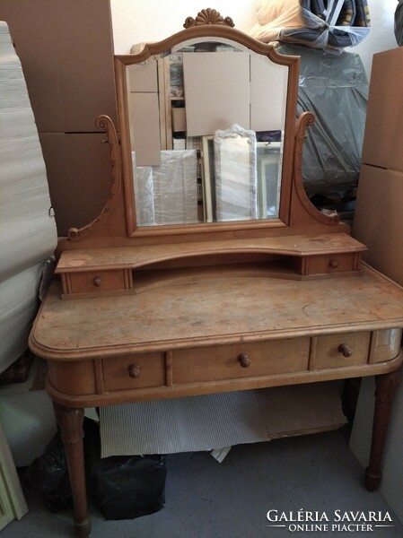 Antique dressing table