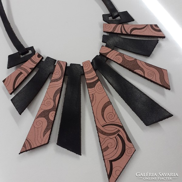 Pink-black leather design necklace