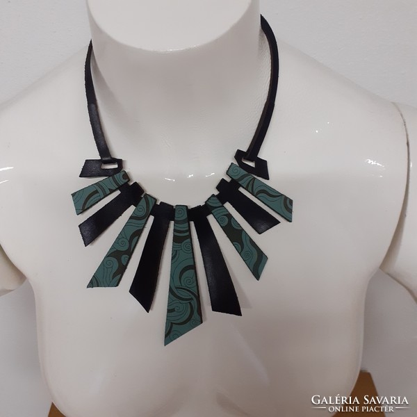 Zöld-fekete bőr design nyaklánc