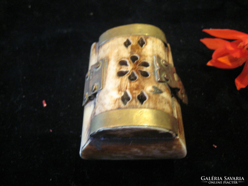 Jewelry holder carved from bone, copper hammered, 7 x 5 x 4 cm