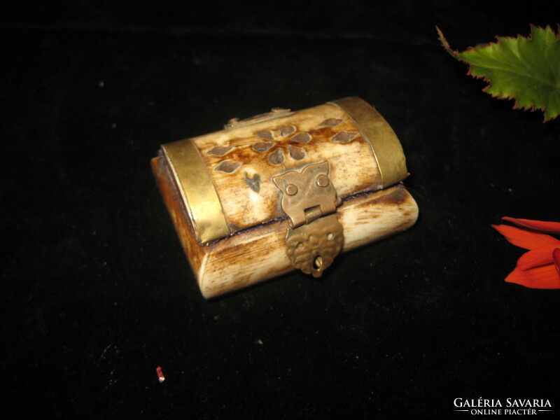 Jewelry holder carved from bone, copper hammered, 7 x 5 x 4 cm