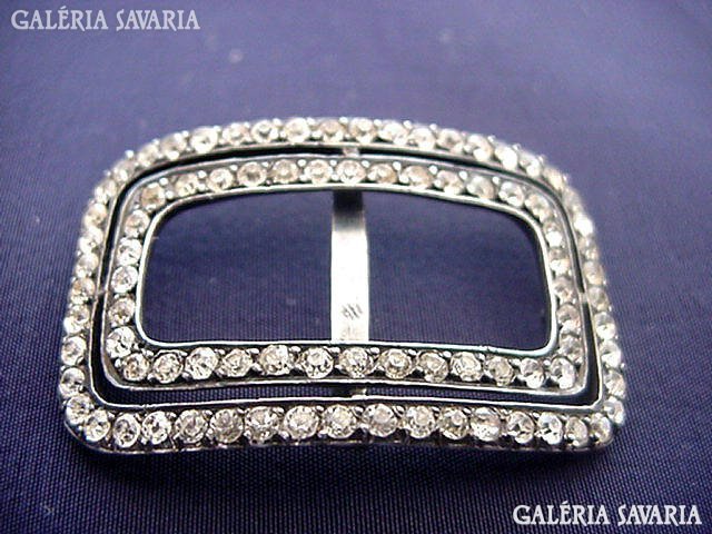 Buckle decorated with antique silver crystals