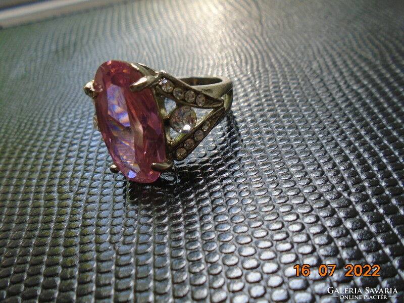 Polished faceted pink stone claw silver-plated ring