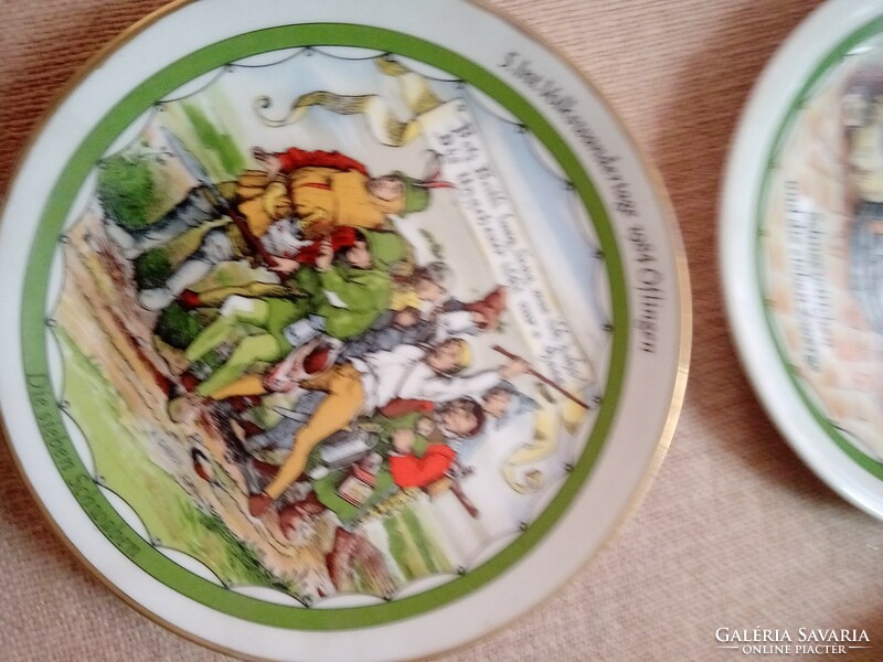 8 porcelain dinner plates.