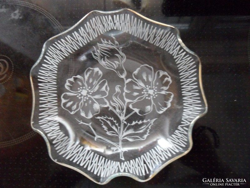 Wild rose glass bowl with a lace pattern