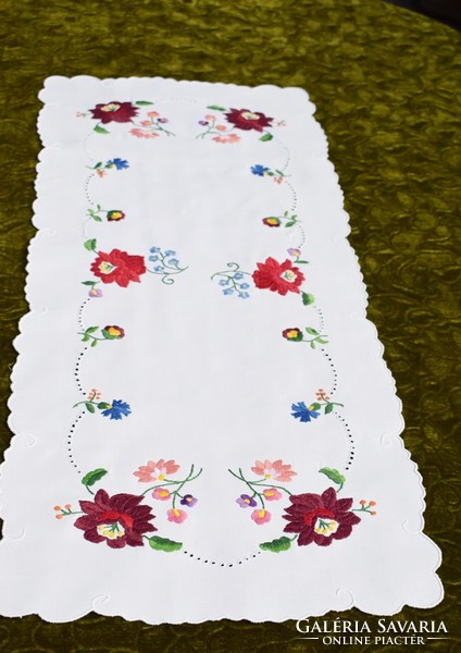 Kalocsai runner tablecloth, centerpiece, embroidered pattern 82.5 x 34 cm