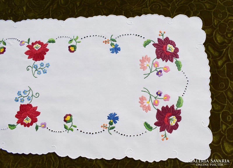 Kalocsai runner tablecloth, centerpiece, embroidered pattern 82.5 x 34 cm