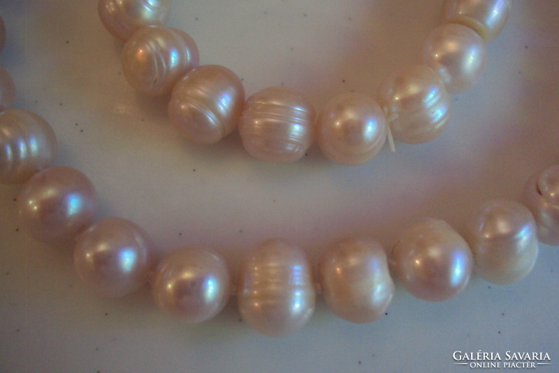 Exclusive brand new freshwater cultured pearl set, strung with giant eyes.