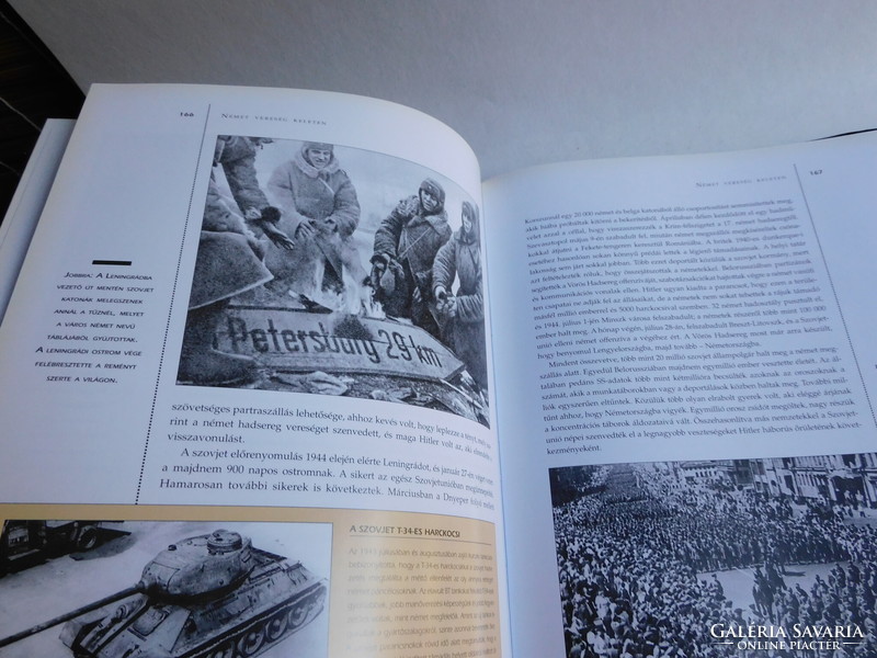 A History of World War II with Pictures - Owen Booth, John Walton