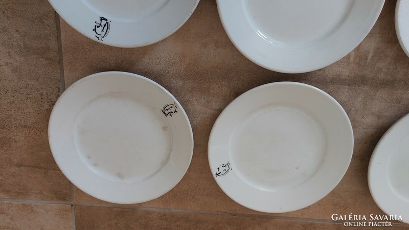 Antik porcelán tányérok jelzéssel, természetesen egyben..