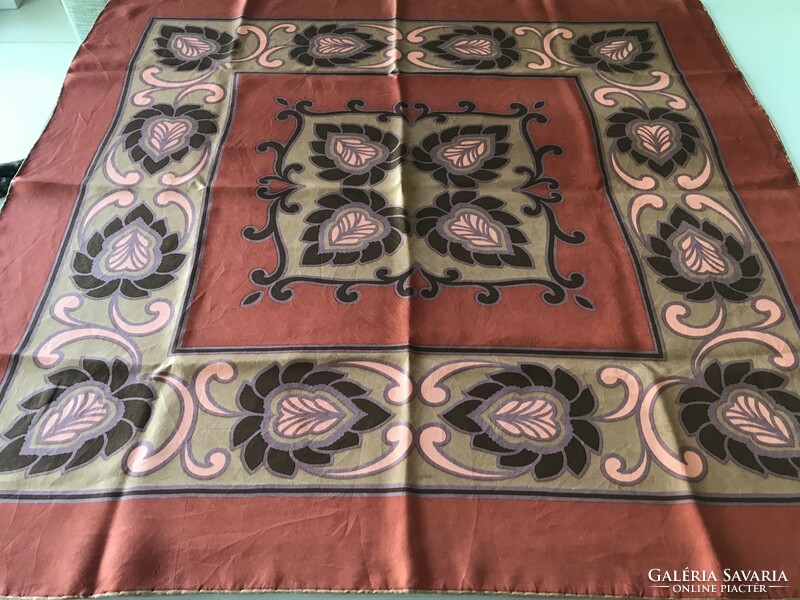 Silk scarf with a beautiful folk motif, hemmed by hand, 87 x 85 cm