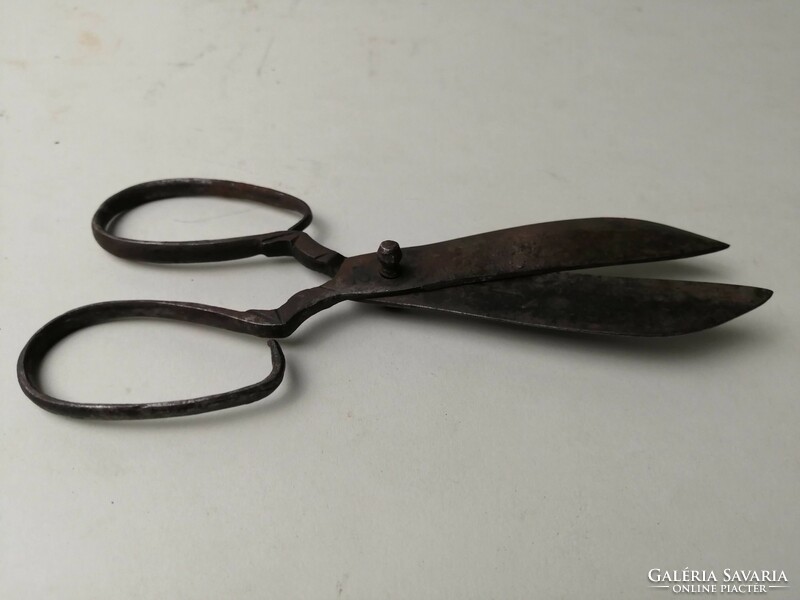 Baroque hand-forged scissors