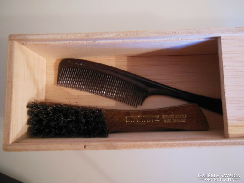 Mustache brush - new - biarritz - 12 x 2 cm + comb 14 x 2.5 cm + in wooden box - German