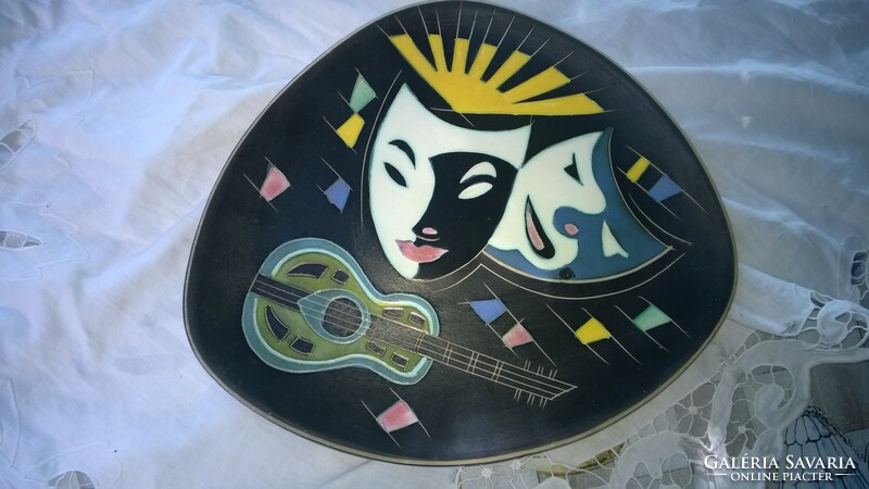 Industrial artist-retro ceramic wall plate-table offering Venetian masks