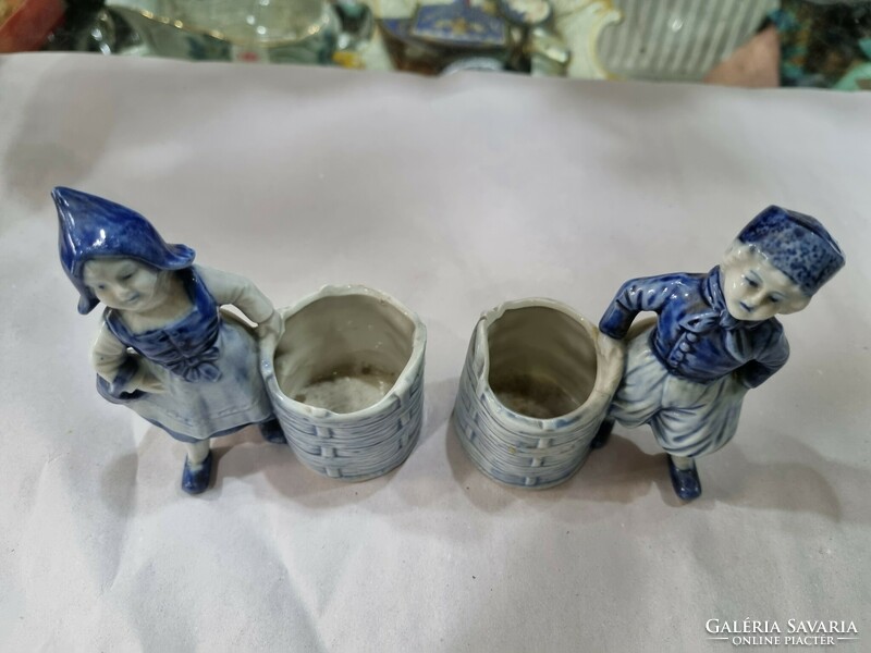 2 Dutch porcelain figurines