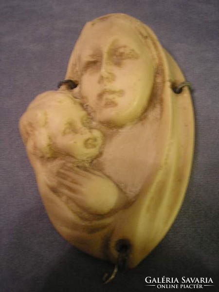 Mária a kisdeddel antik Értékes csontból  Ázsiai vagy. Afrikai  faragás ritkaság ajándékozható