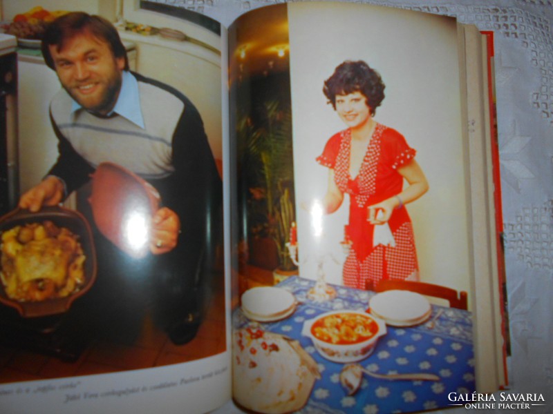 Szakácskönyv-Zenei ki mit főz ?  Muzsikusok szakácskönyve 1983