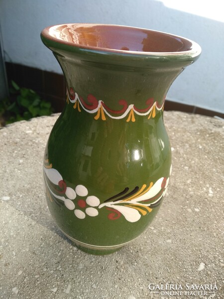 Majolika váza, kézzel készült