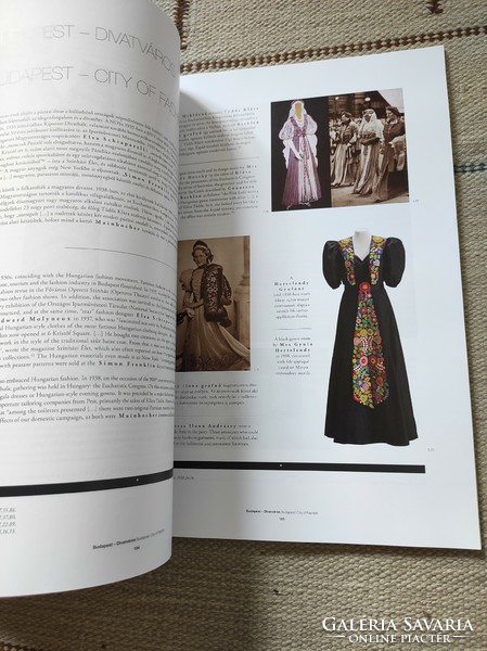 Um2 the rarity of Hungarian fashion + English for 1116 years specialist book for theater + film props for designers
