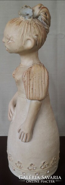 Dt/065 - éva orsolya kovács ceramicist - standing girl with braids