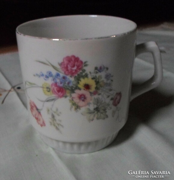 Zsolnay porcelán, szoknyás (teás) bögre 3.: mezei virág