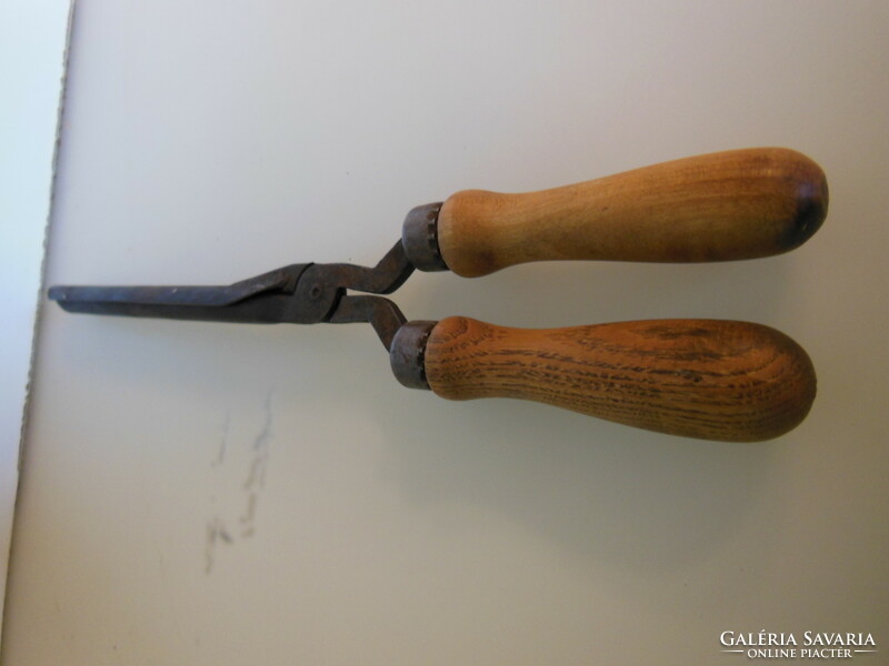 Hair iron - old - 32 x 6 cm - wood handle - Austrian