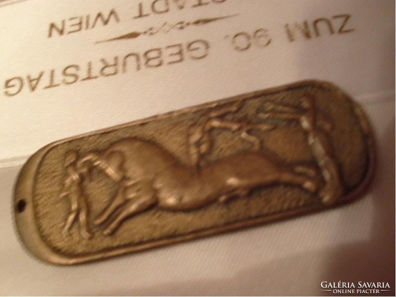 Art deco bronz mitológiai képes  kulcstartó ritkaság 5.5cm gyűjteménybe is vagy napi használatra