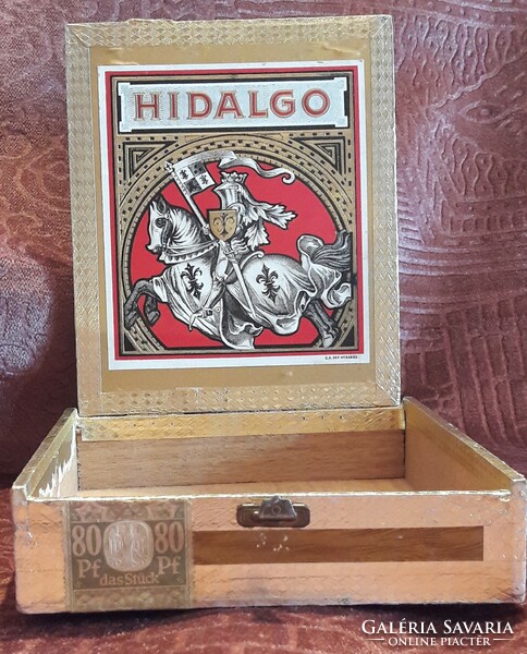 Medieval knight's box, old cigar box (m2844)