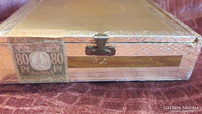 Medieval knight's box, old cigar box (m2844)