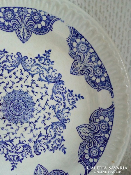 4 Plates with arabesque and rosette pattern, relief pattern