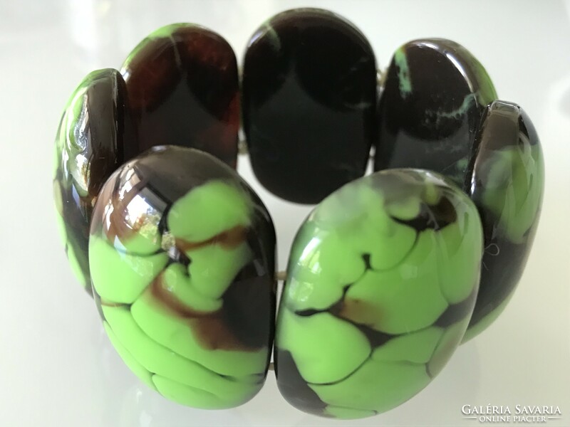 Retro bracelet with kiwi green and deep brown colors, 4 cm wide