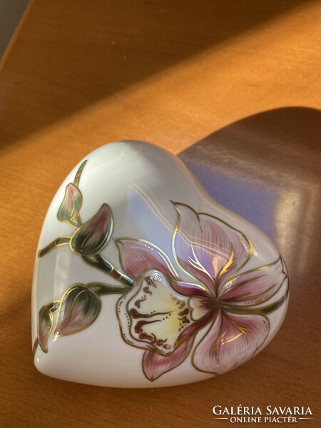 Zsolnay porcelain heart-shaped bonbonier with an orchid pattern