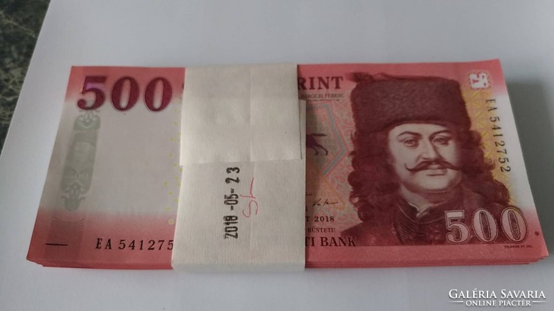 2018 As 500 forints and banknotes sellers 100 b / stack