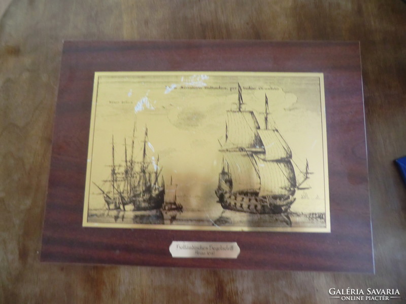 On an engraved copper plate, sailing ships with the inscription regelschift anno 1647 on a wall glued to damaged and worn wood