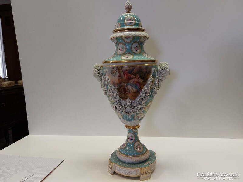 Niderwiller porcelain vase with lid