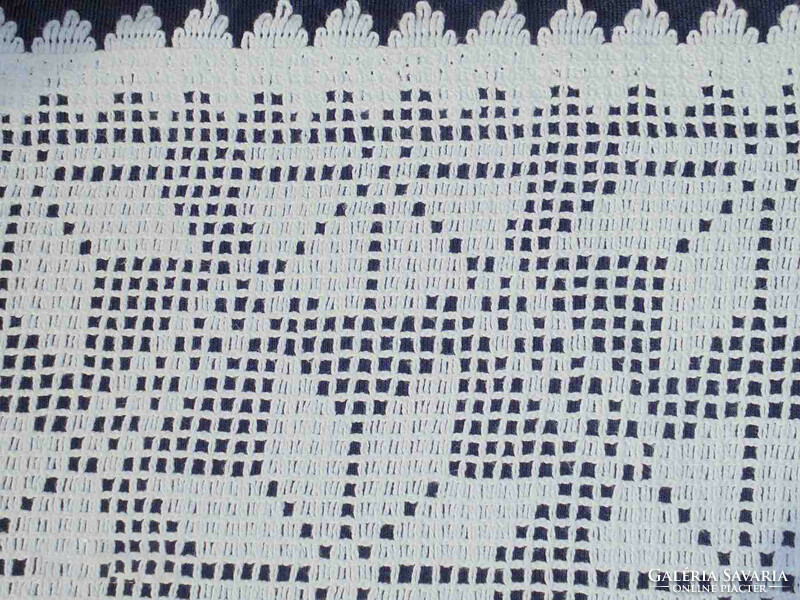 Machine-made white lace, price per metre
