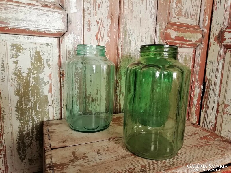 Befőttlesüvegek, 3 darab egyben dekorációként, 20. század közepéről, bordás üvegek