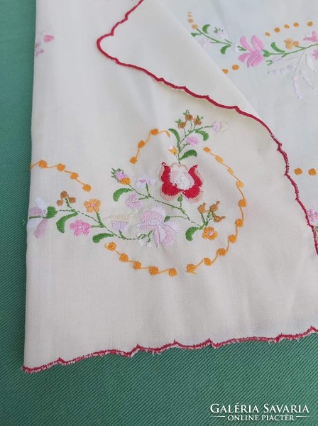 Beautiful embroidered table runner tablecloth tablecloth nostalgia piece rustic peasant