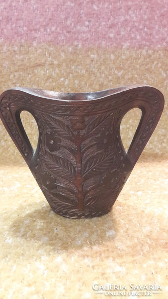 Folk carved wooden vase (m2626)