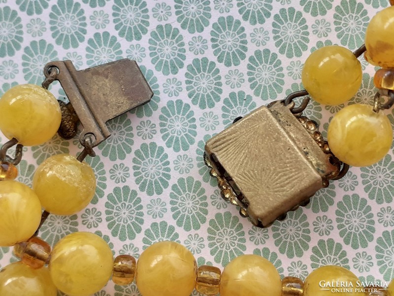 Régi női nyaklánc sárga műanyag retro kétsoros gyöngysor