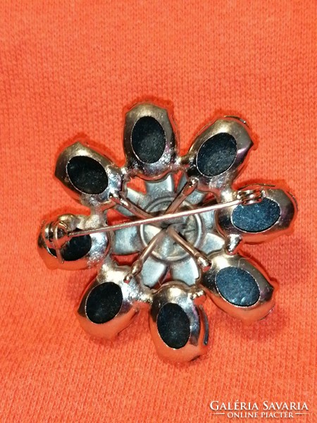 Black and white flower brooch, pin (329)