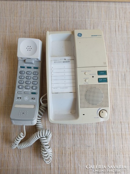 Retro phones. HUF 3,000/pc.