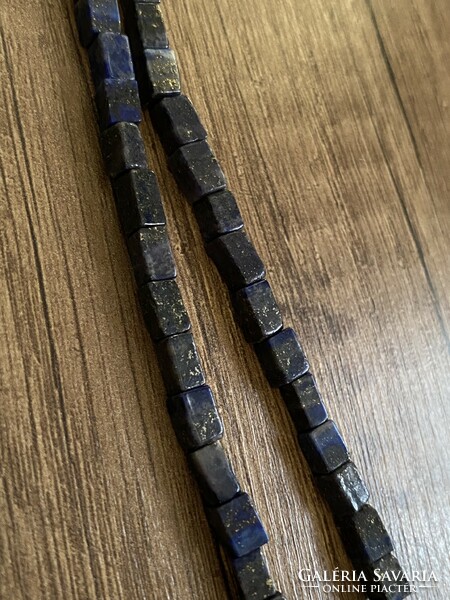 Különleges, négyzetes lápisz lazuli ásvány nyaklánc