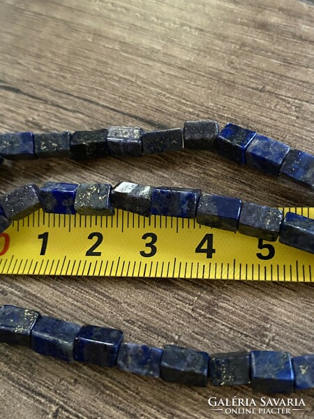Különleges, négyzetes lápisz lazuli ásvány nyaklánc