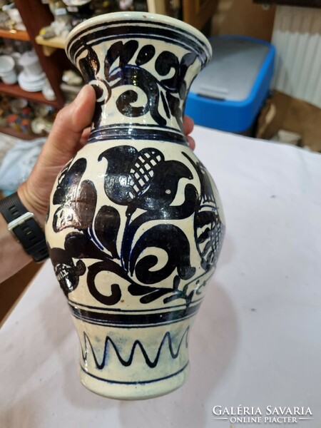 Corundum ceramic vase